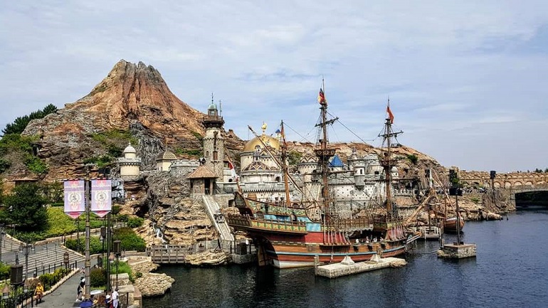Tokyo DisneySea Lagoon - Pirate Ship